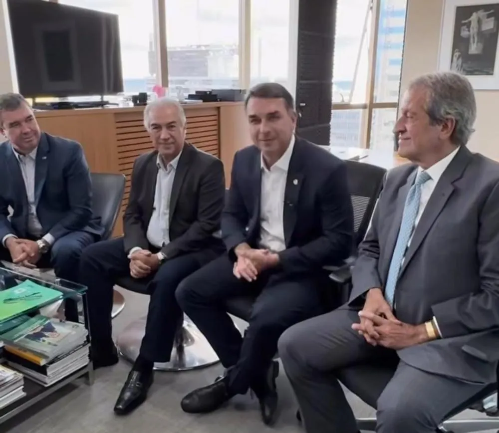 A pedido de Azambuja, Flávio Bolsonaro vem a Campo Grande durante Expogrande 2026